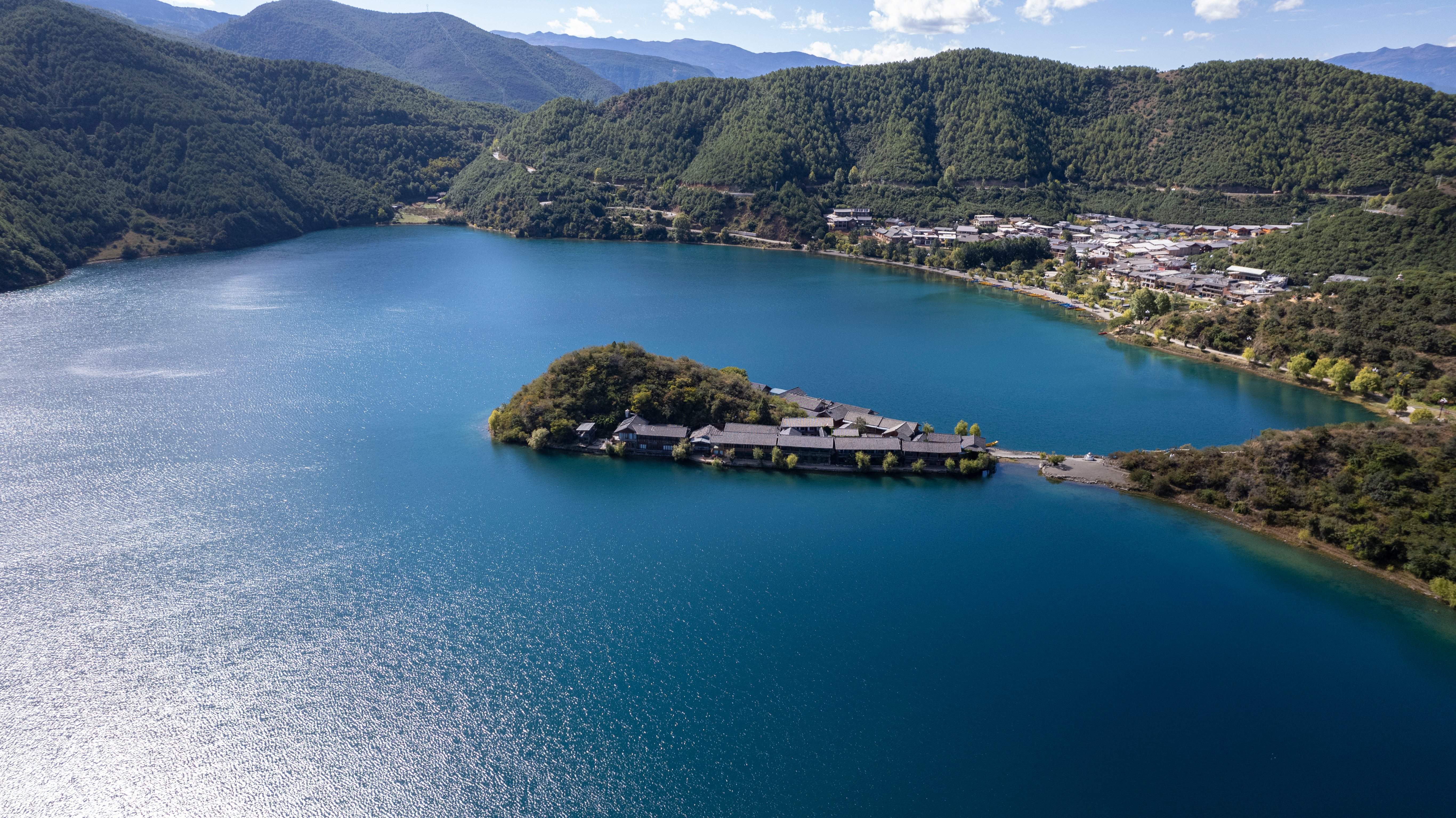 裡務比島
